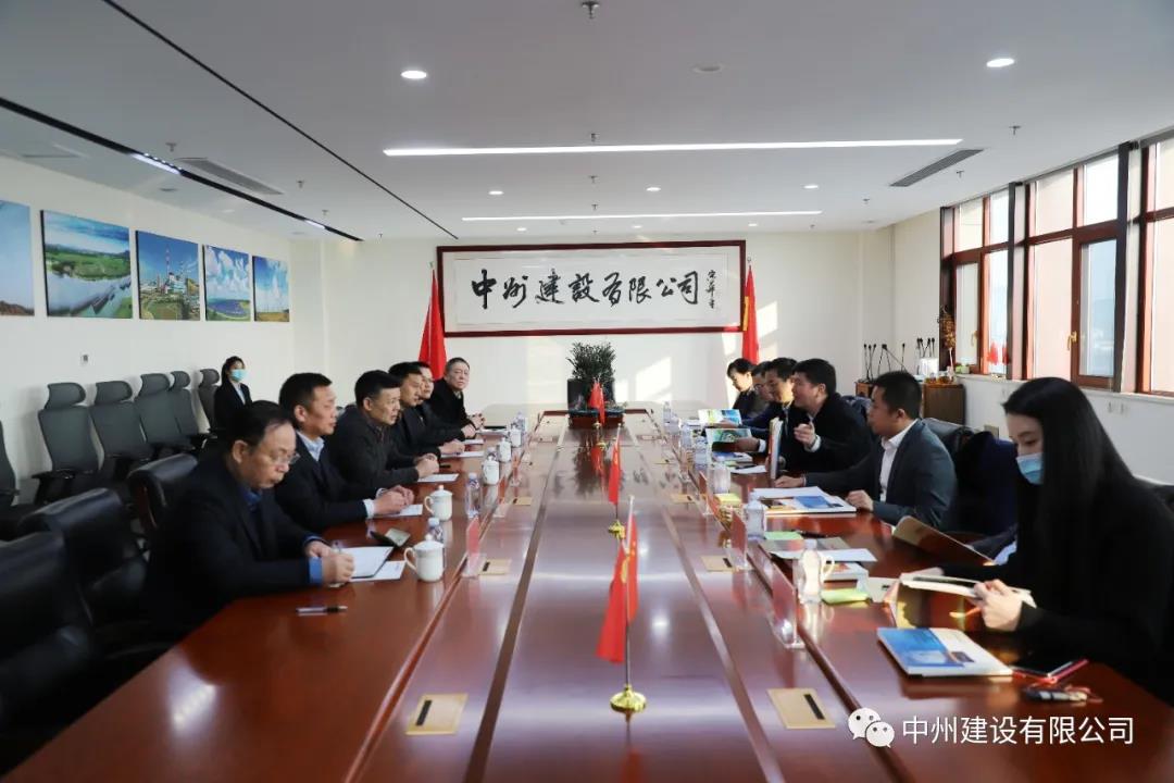 大唐河南清潔能源有限責(zé)任公司總經(jīng)理王永民、金風(fēng)科技集團(tuán)國(guó)內(nèi)營(yíng)銷中心副總經(jīng)理韓明剛一行到我司參觀考察